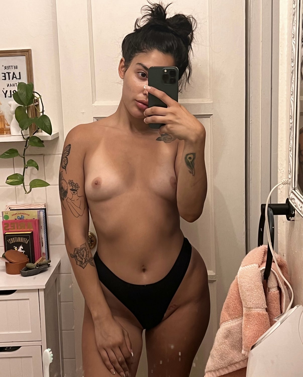 Latina Sends Nudes While On Airplane #zncnlqXH